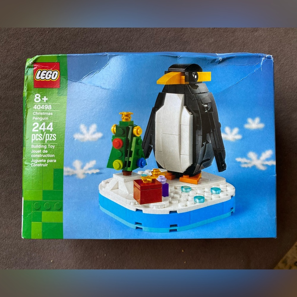 LEGO Festive Penguin with Tree Set